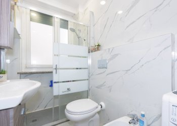 bagno con box doccia - Quadrilocale Via Fiume, 5, Saluzzo - foto 16