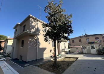 Facciata - Villa Via P. Liverani, 6, Imola - foto 1