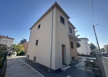 Facciata - Villa Via P. Liverani, 6, Imola - foto 2