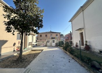 Cortile - Villa Via P. Liverani, 6, Imola - foto 4