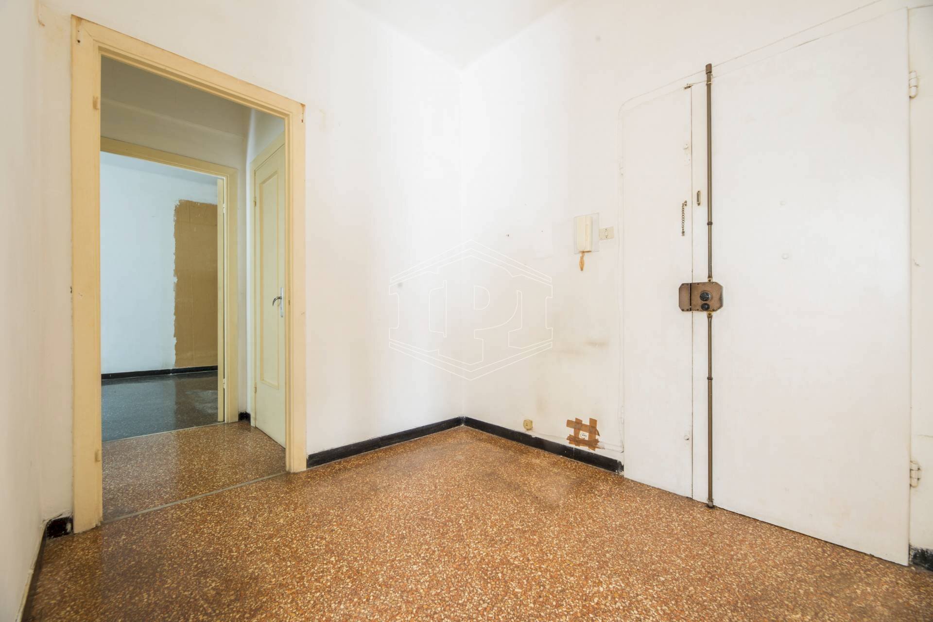 Four-room apartment Corso Martinetti, Genova (neighborhood Sampierdarena) - photo 3