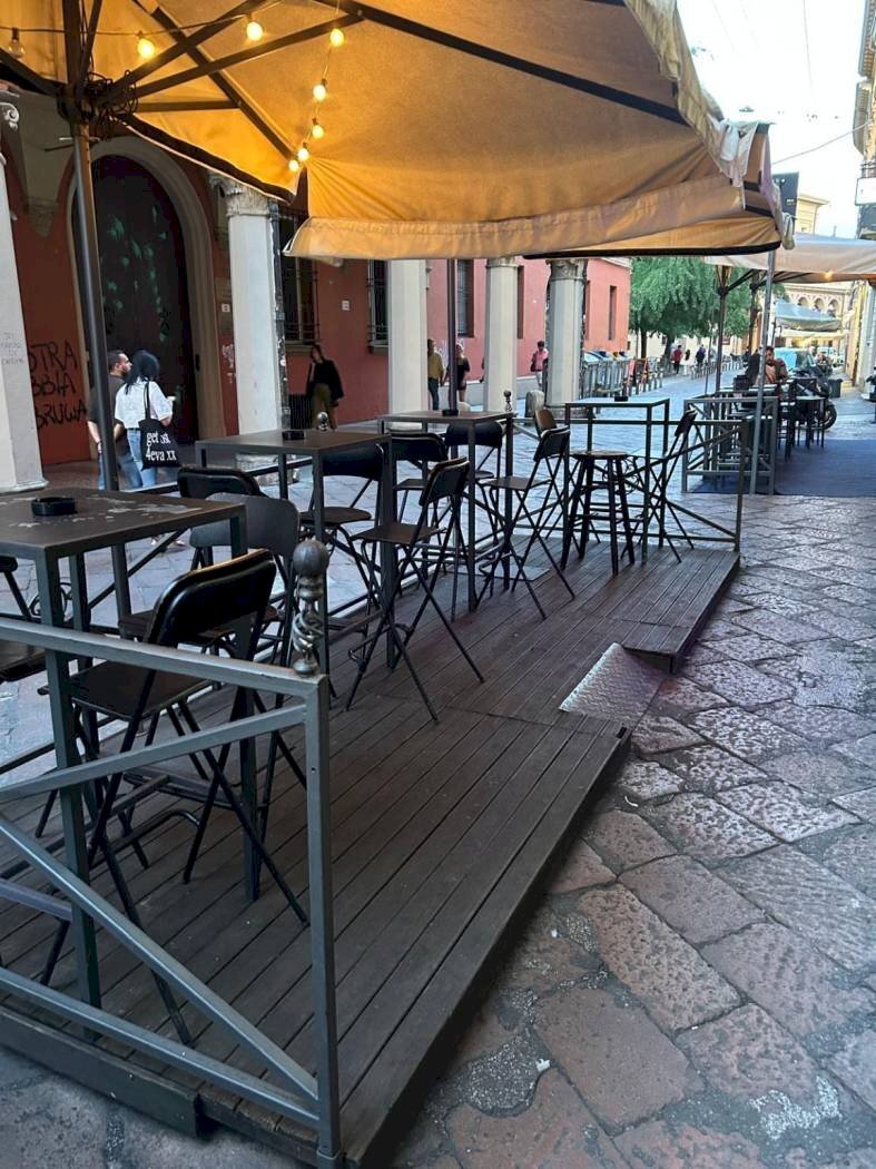 Bar - Tobacco - Ricevitoria Via de' Castagnoli, Bologna (neighborhood Centro Storico) - photo 2