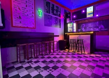 Bar - Tabacchi - Ricevitoria Via de' Castagnoli, Bologna (zona Centro Storico) - foto 1