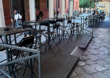 Bar - Tabacchi - Ricevitoria Via de' Castagnoli, Bologna (zona Centro Storico) - foto 2