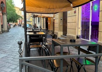 Bar - Tabacchi - Ricevitoria Via de' Castagnoli, Bologna (zona Centro Storico) - foto 3