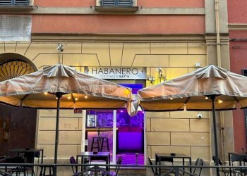 Bar - Tabacchi - Ricevitoria Via de' Castagnoli, Bologna (zona Centro Storico) - foto 5