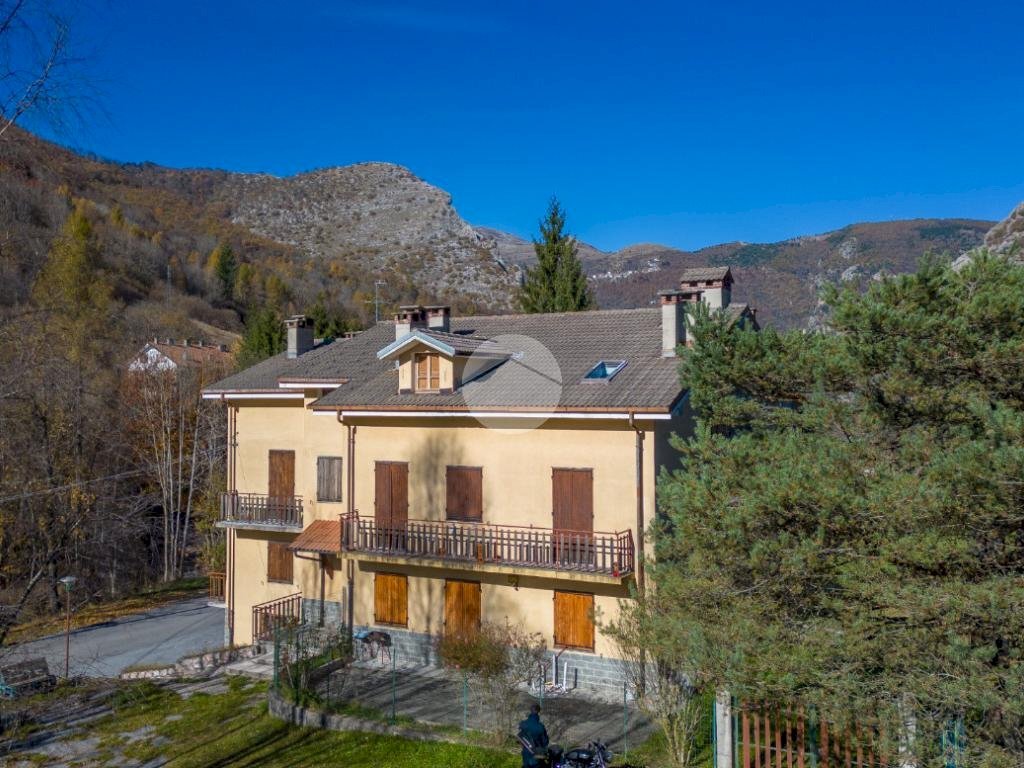 Two-room apartment Viale Brigate Partigiane, Pornassio - photo 1