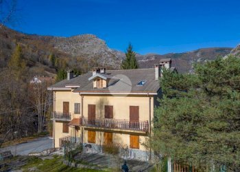 Two-room apartment Viale Brigate Partigiane, Pornassio - photo 1