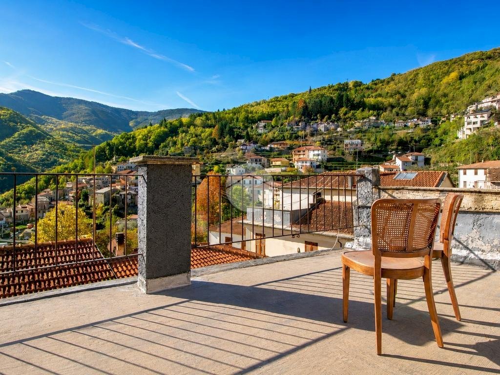 Three-room apartment Via Generale G. B. Dian, Rezzo - photo 3