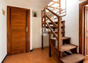 Three-room apartment Via Generale G. B. Dian, Rezzo - photo 9