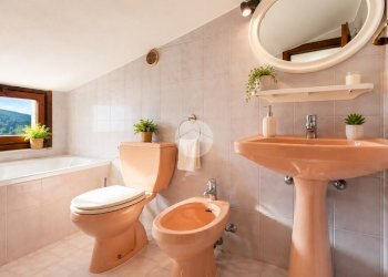 Three-room apartment Via Generale G. B. Dian, Rezzo - photo 13