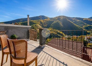 Three-room apartment Via Generale G. B. Dian, Rezzo - photo 15
