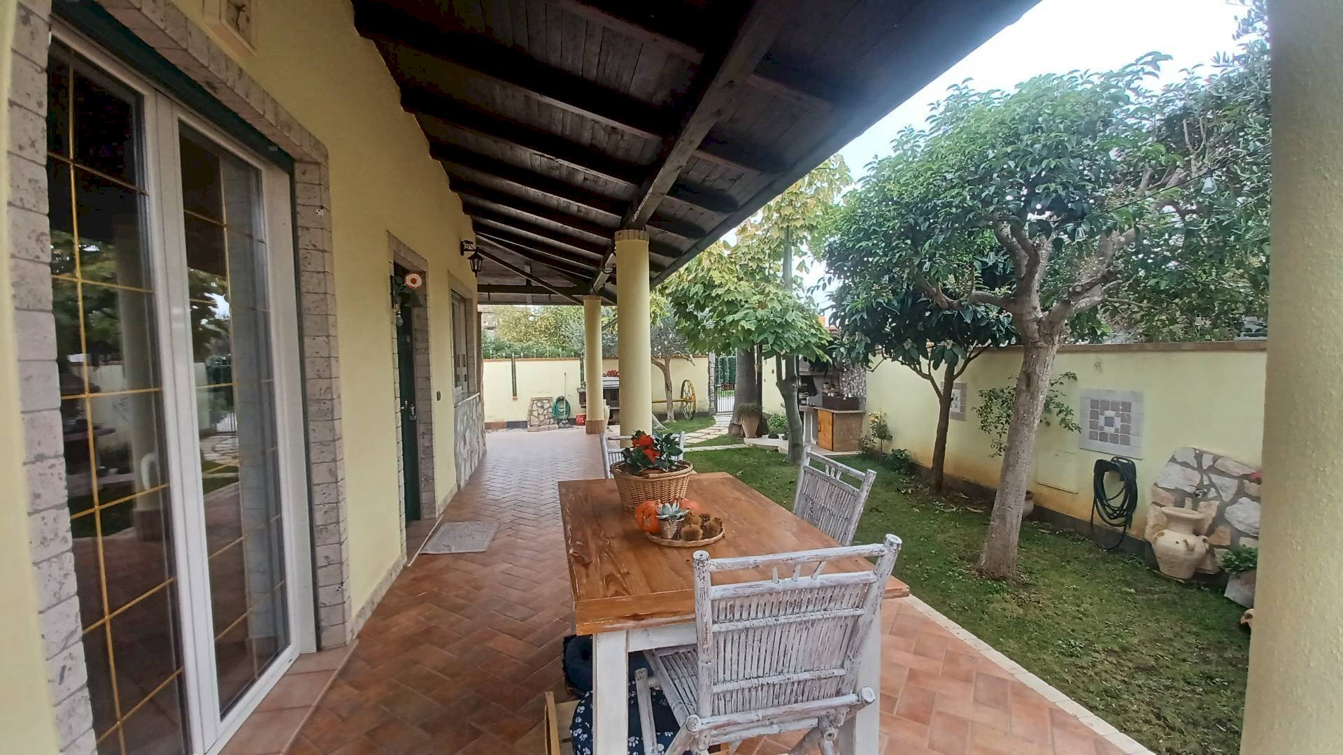 Foto 1 - Villa Via Fantacchiotto, Latina - photo 1