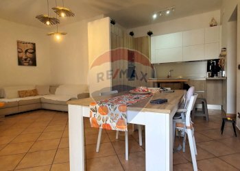 Sala da pranzo - Casa semi indipendente Via X Marzo
 
69, Modugno - foto 4