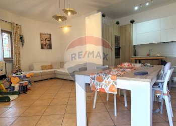 Sala da pranzo - Casa semi indipendente Via X Marzo
 
69, Modugno - foto 5