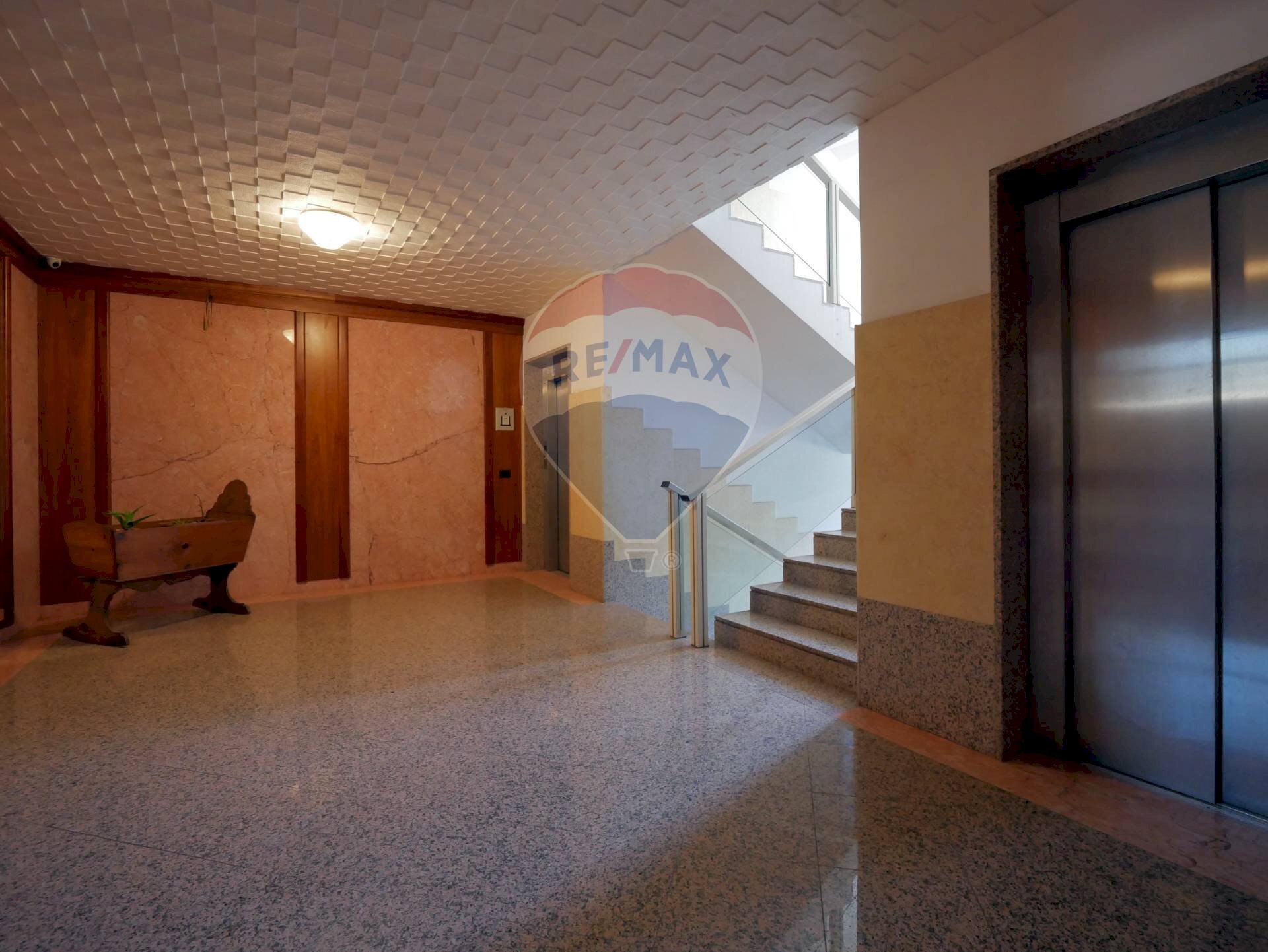 Ricezione / Lobby - Appartamento Orfeo Mazzitelli
 
47, Bari - foto 3