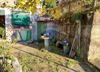 Giardino - Casa indipendente via La Pezza
 
3, Luino - foto 5