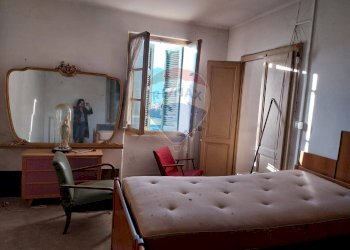 Camera / camera da letto - Casa indipendente via La Pezza
 
3, Luino - foto 15