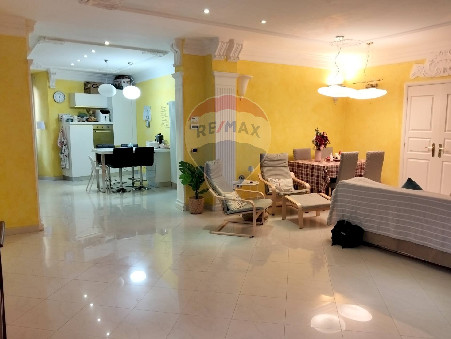 Sala da pranzo - Quadrilocale via albuzzi
 
6, Varese - foto 2