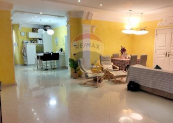 Sala da pranzo - Quadrilocale via albuzzi
 
6, Varese - foto 2