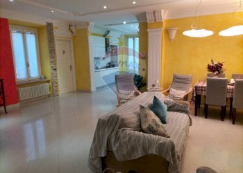 Sala da pranzo - Quadrilocale via albuzzi
 
6, Varese - foto 3