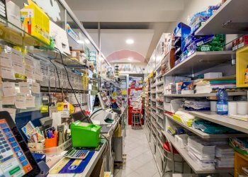 Dispensa di stoccaggio - Commercial Activity Via Marchese Di Villabianca
 
65, Palermo - photo 10