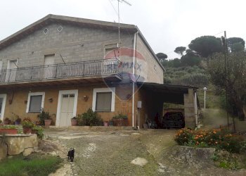 Casa all\'aperto - Casa semi indipendente Contrada Rasalgone
 
snc, Piazza Armerina - foto 2