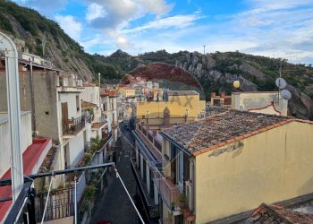 Edificio all\'aperto - Casa semi indipendente Corso Umberto
 
103, Motta Camastra - foto 1