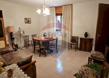 Sala da pranzo - Casa semi indipendente Corso Umberto
 
103, Motta Camastra - foto 10