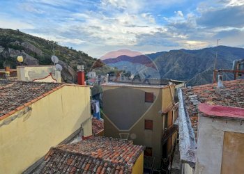 Vista delle montagne - Casa semi indipendente Corso Umberto
 
103, Motta Camastra - foto 17