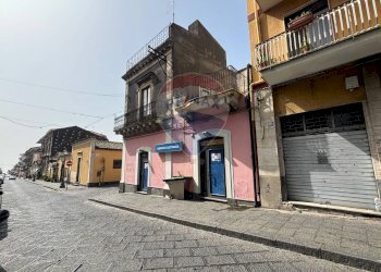Edificio all\'aperto - Negozio via roma
 
107, Belpasso - foto 1