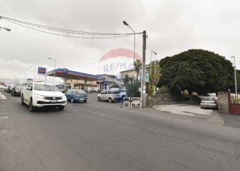 Edificio all\'aperto - Locale Commerciale via Gramsci
 
152, Gravina di Catania - foto 4