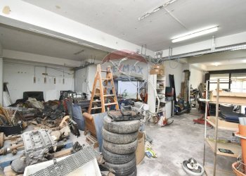 Dispensa di stoccaggio - Locale Commerciale via Gramsci
 
152, Gravina di Catania - foto 13