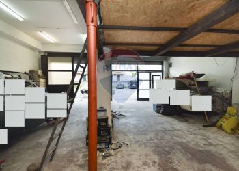 Scale - Locale Commerciale via Gramsci
 
152, Gravina di Catania - foto 19