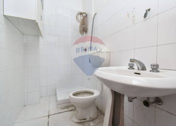 Bagno - Locale Commerciale via Gramsci
 
152, Gravina di Catania - foto 22