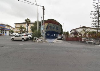 Edificio all\'aperto - Locale Commerciale via Gramsci
 
152, Gravina di Catania - foto 25