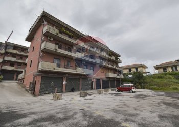 Edificio all\'aperto - Locale Commerciale Via Gramsci
 
152, Gravina di Catania - foto 24