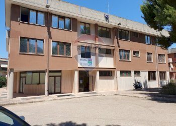 Edificio all\'aperto - Stable - Palace Piazza Giulio Cesare, Valenzano - photo 1