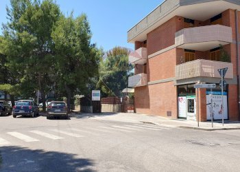Edificio all\'aperto - Stable - Palace Piazza Giulio Cesare, Valenzano - photo 4
