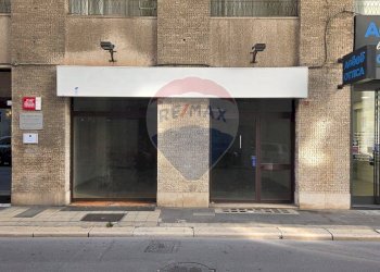 Edificio all\'aperto - Locale Commerciale Via Andrea Da Bari
 
30, Bari - foto 1