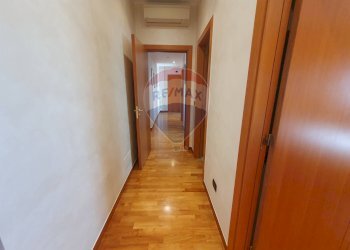 Hall / corridoio - Appartamento Via Giacomo Puccini
 
1, Bari - foto 15