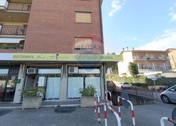 Edificio all\'aperto - Locale Commerciale Strada Ponte Felcino Ponte Pattoli
 
24 C 5, Perugia - foto 2