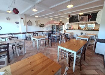 Sala da pranzo - Locale Commerciale Strada Ponte Felcino Ponte Pattoli
 
24 C 5, Perugia - foto 6