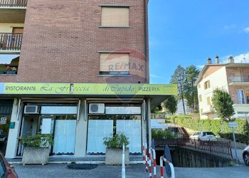 Edificio all\'aperto - Locale Commerciale Strada Ponte Felcino Ponte Pattoli
 
24 C 5, Perugia - foto 17