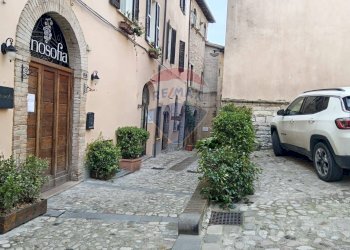 Edificio all\'aperto - Trilocale Spello - foto 3