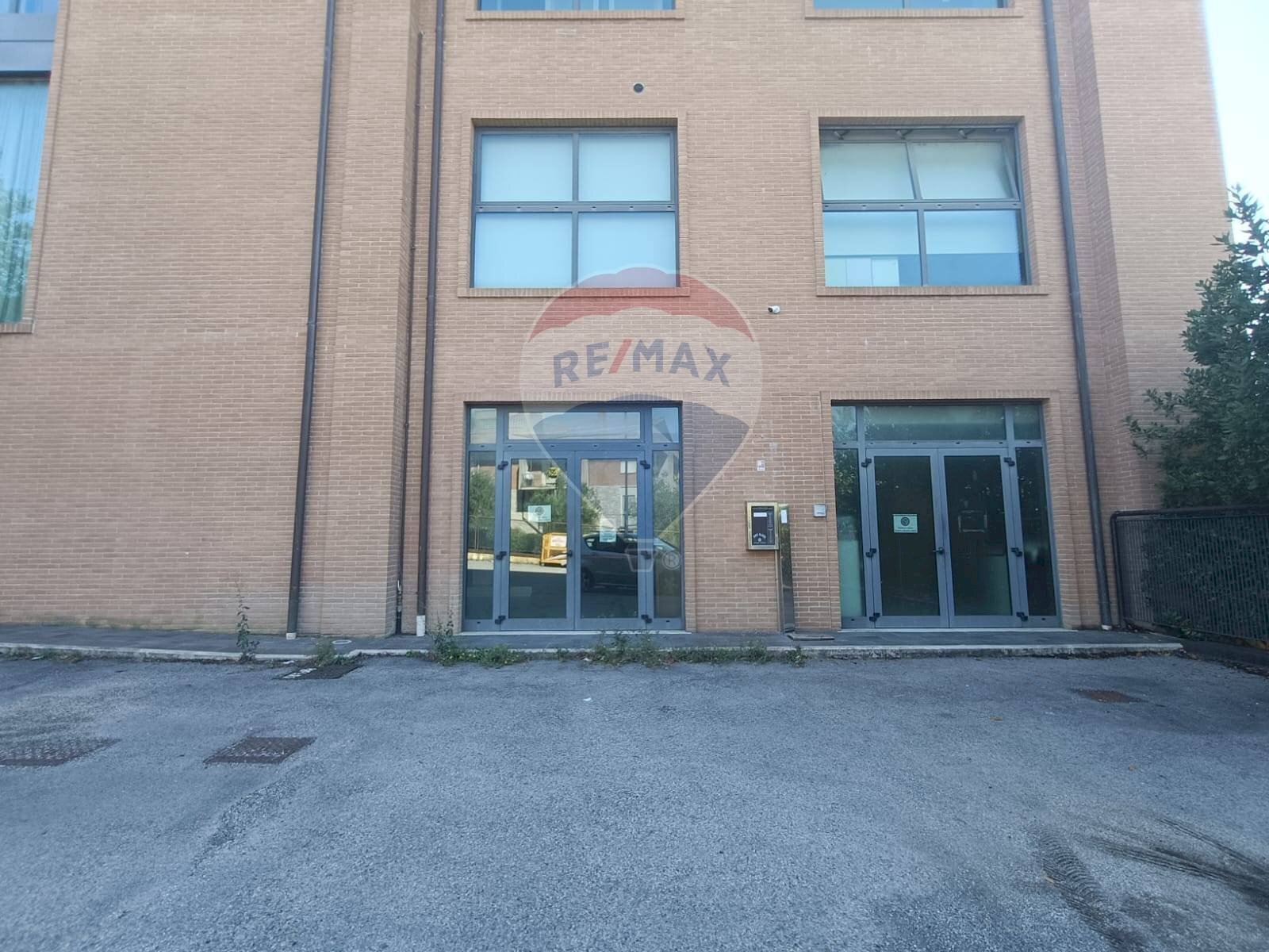 Edificio all\'aperto - Locale Commerciale Strada Settevalli, Pila
 
925, Perugia - foto 3