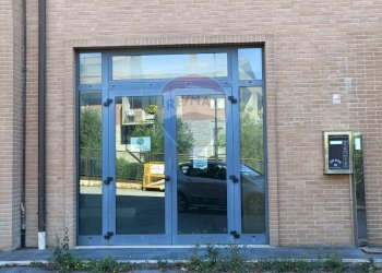 Edificio all\'aperto - Locale Commerciale Strada Settevalli, Pila
 
925, Perugia - foto 2