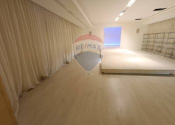 Stanza vuota - Locale Commerciale Strada Settevalli, Pila
 
925, Perugia - foto 12