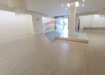 Stanza vuota - Locale Commerciale Strada Settevalli, Pila
 
925, Perugia - foto 16