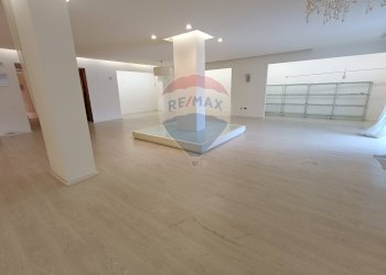 Stanza vuota - Locale Commerciale Strada Settevalli, Pila
 
925, Perugia - foto 17